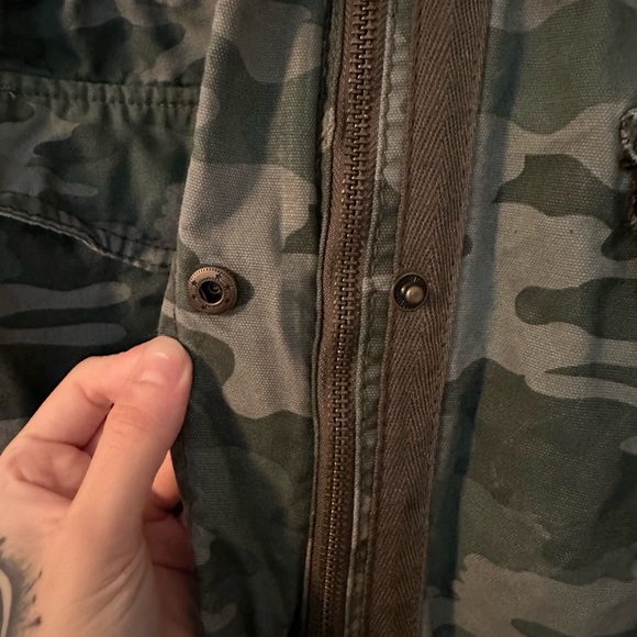 Women’s Universal Thread Camo Jacket (SIZE MEDIUM WOMEN’S) | USED / WORN LIGHTLY - Picture 7 of 10